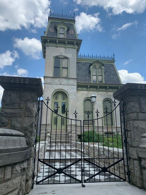 Entrance gate to the Franz Arzt house